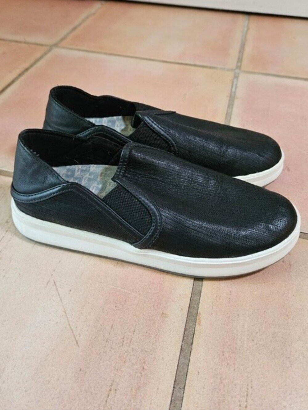 Olukai Women's Ki'ihele 'Ili Black Leather Sneakers